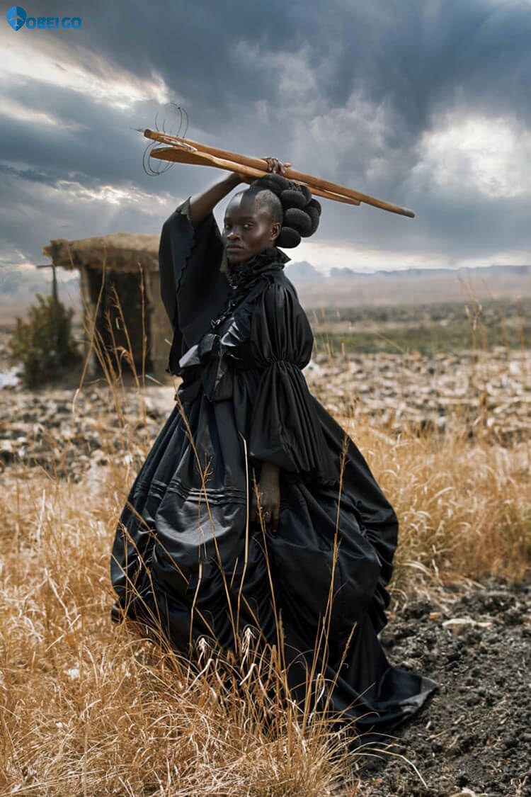 ảnh người phụ nữ trong bộ váy tại Zimbabwe
