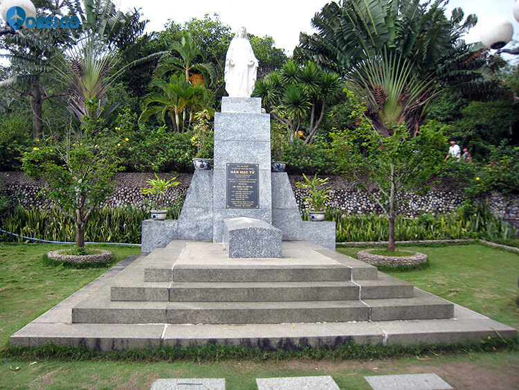 mộ Hàn Mặc Tử khu du lịch Ghềnh Ráng Bình Định