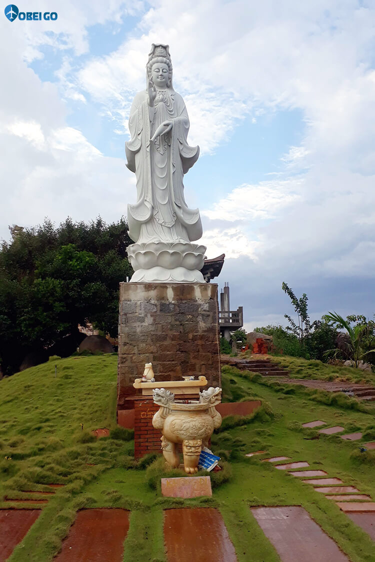 tượng phật Quan Âm tại chùa Phật Môn Khánh Hòa