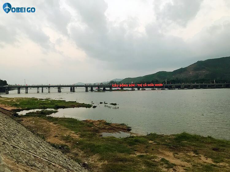 ngắm cảnh tại cầu Bồng Sơn Hoài Nhơn Bình Định khá lý tưởng