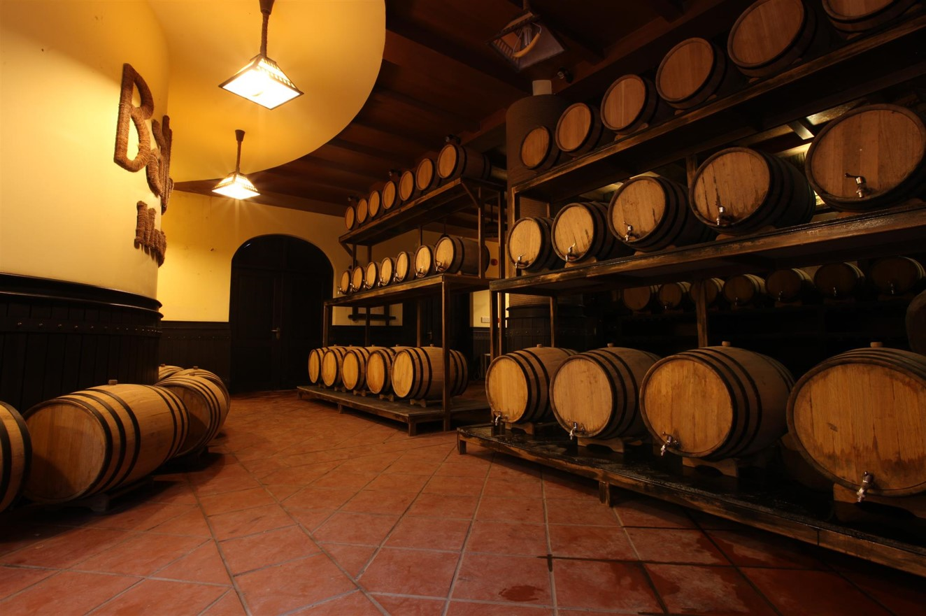 Hầm Rượu DeBay – Hầm rượu lớn nhất Bà Nà Hill