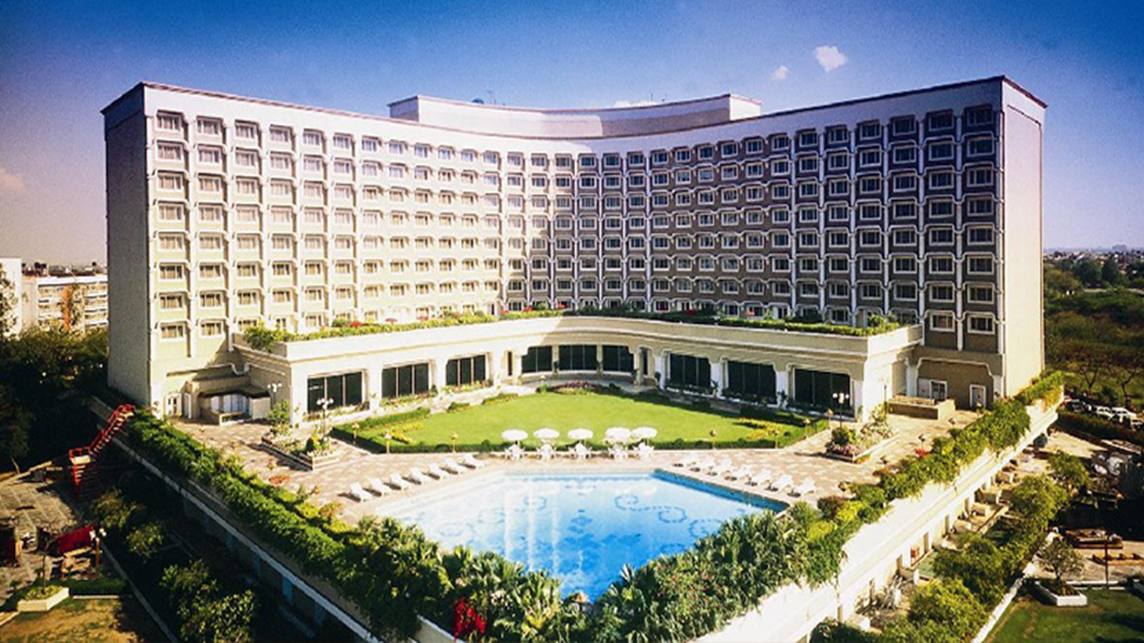 Đi Đà Nẵng nên ở khách sạn nào cho gần biển  - Khách sạn Golden Bay