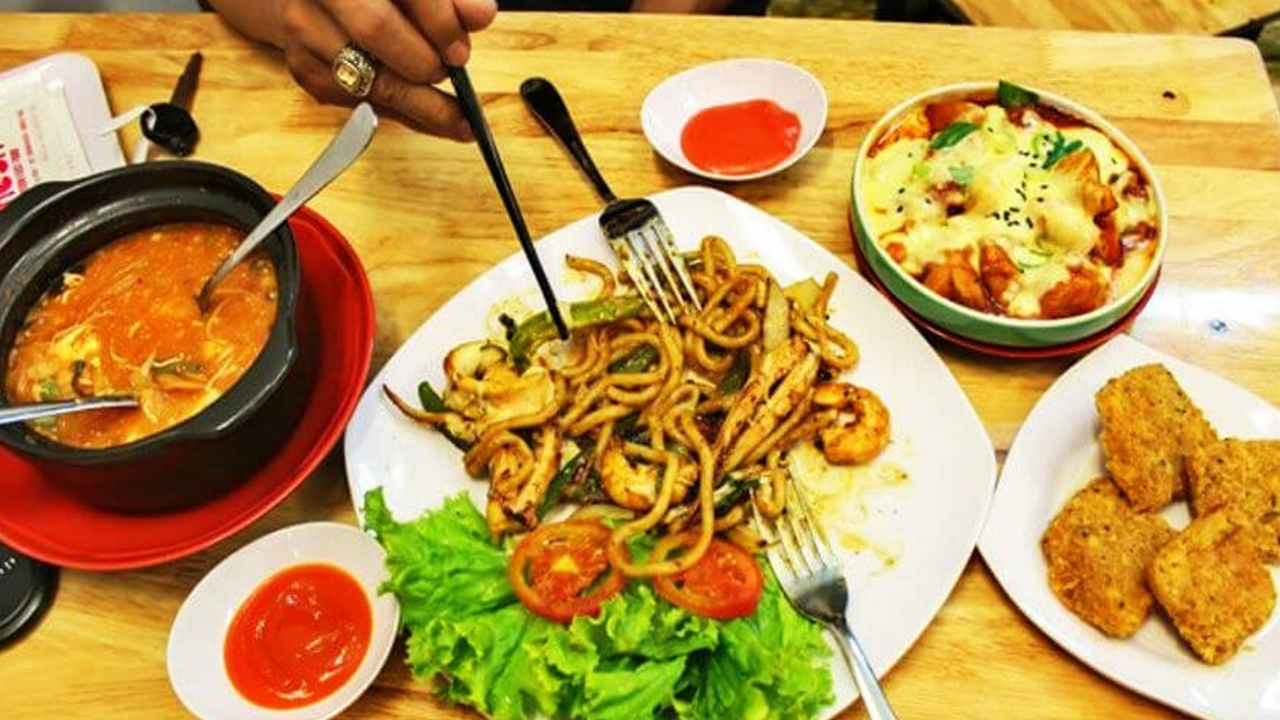 Moon Fast Food – Quán ăn sáng ngon ở Tân Bình